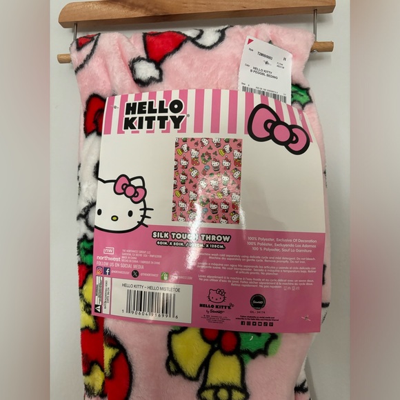 Hello Kitty Christmas Throw Blanket - Picture 2 of 2